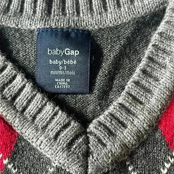 GAP - knit rayon blend vest with argyle pattern.  Size 0-3 months - Picture 2 of 4